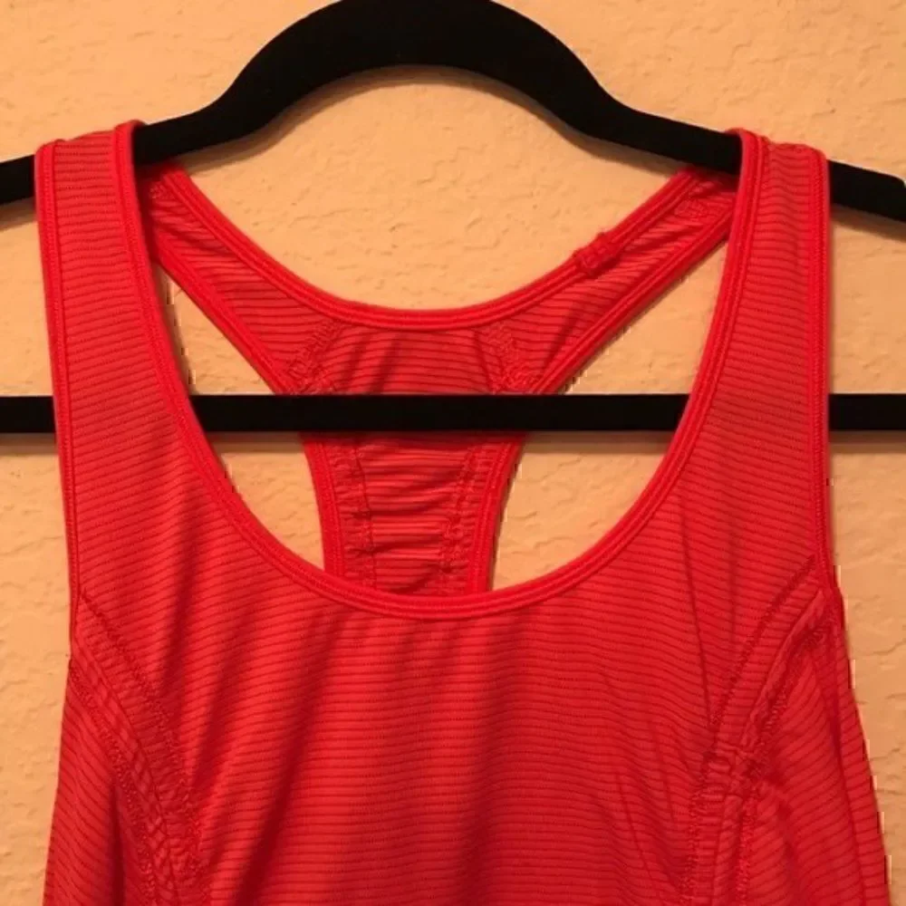 *30off3* NWOT. Lululemon workout coral top